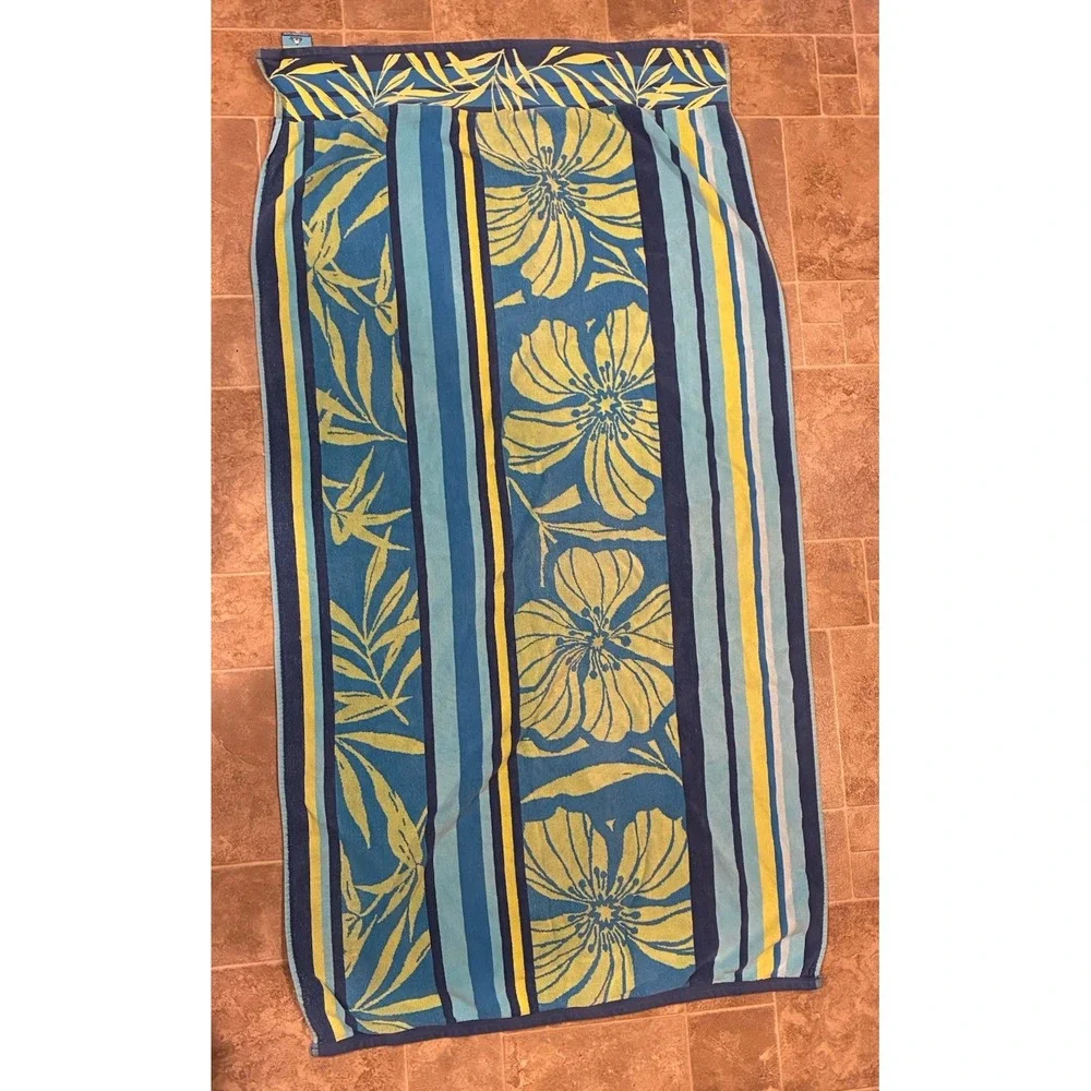 Kirkland Tropical Floral Beach Towel Hibiscus Egyptian Cotton Oversized